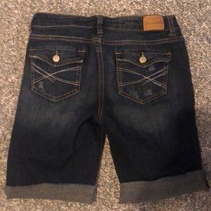 Woman’s Bermuda shorts